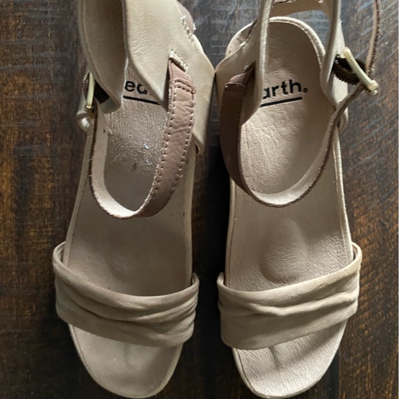 Earth Ivy Symphony Sand Nubuck Sandal Block Heels size 7 - Picture 2 of 16